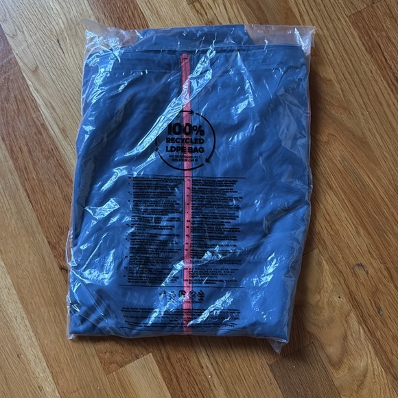 Adidas Running weatherproof jacket size M + exclusive 128th BAA marathon pin - Picture 4 of 6